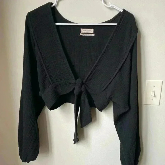 Urban Outfitters Black Crop Tie Top - Women’s Medium - Picture 1 of 7